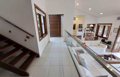 Imagem: A casa em condomínio possui 4 Dormitórios, 4 Banheiros, 180m²