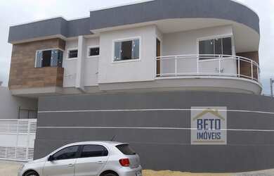 Imagem: A casa possui 3 Dormitórios, 3 Banheiros, 2 Vagas na garagem