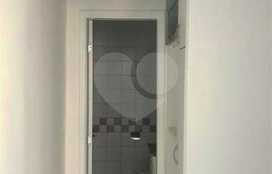 Imagem: O depósito possui 1 Vaga na garagem, 28m² de Área e está