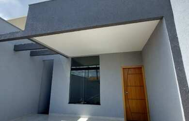 Imagem: A casa possui 2 Dormitórios, 2 Banheiros, 1 Vaga na garagem