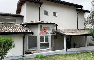 Imagem: A casa possui 4 Dormitórios, 5 Banheiros, 4 Vagas na garagem