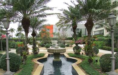 Imagem 3: Apartamento alto padrão. Imóvel mobiliado, Varanda, 220m² de Áreae4...