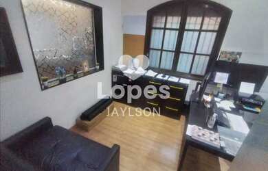 Imagem: A casa possui 2 Dormitórios, 2 Banheiros, 3 Vagas na garagem