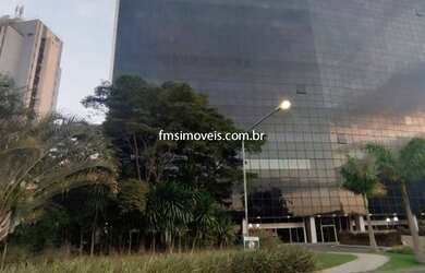 Imagem: O depósito possui 5 Vagas na garagem, 1330m² de Área e está