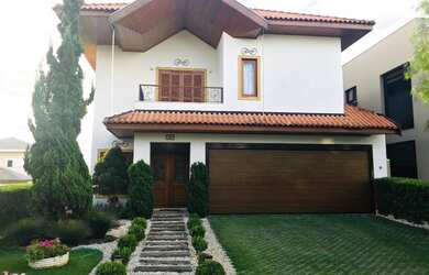 Imagem: A casa em condomínio possui 3 Dormitórios, 2 Banheiros, 4