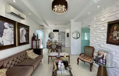 Imagem: A casa possui 4 Dormitórios, 4 Banheiros, 4 Vagas na garagem