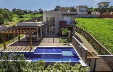 Imagem: A casa possui 5 Dormitórios, 2 Banheiros e 115m² de Área