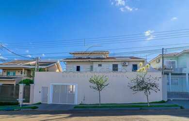 Imagem: A casa possui 5 Dormitórios, 5 Banheiros, 2 Vagas na garagem