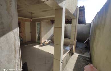 Imagem: A casa possui 3 Dormitórios, 3 Banheiros, 1 Vaga na garagem