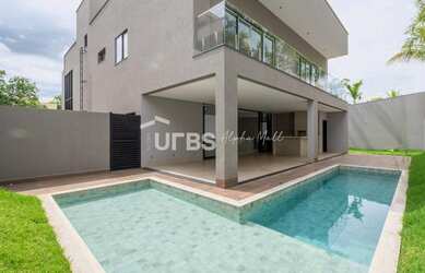 Imagem: A casa em condomínio possui 5 Dormitórios, 5 Banheiros, 3