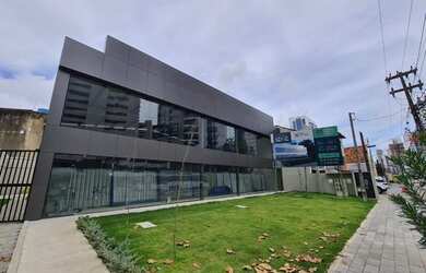 Imagem: O depósito possui 5 Vagas na garagem e 296m² de Área e está