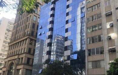 Imagem: O depósito possui 3 Vagas na garagem, 240m² de Área e está