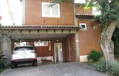 Imagem: A casa em condomínio possui 4 Dormitórios, 3 Banheiros, 2