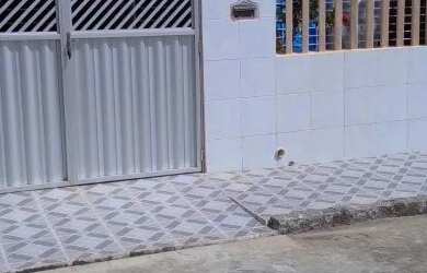 Imagem: A casa possui 3 Dormitórios, 2 Banheiros, 1 Vaga na garagem