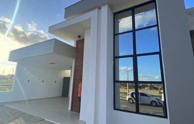 Imagem: A casa em condomínio possui 3 Dormitórios, 2 Banheiros, 2