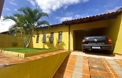 Imagem: A casa possui 2 Dormitórios, 2 Banheiros, 1 Vaga na garagem