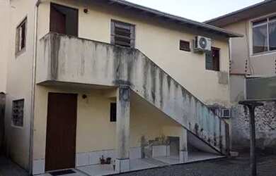 Imagem: A kitnet possui 1 Dormitório, 1 Banheiro, 1 Vaga na garagem