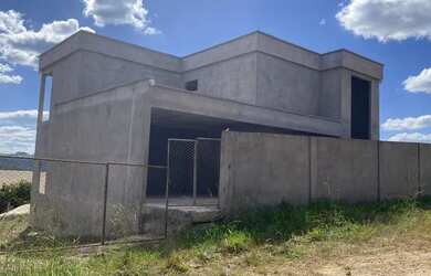 Imagem: A casa em condomínio possui 5 Dormitórios, 4 Banheiros, 3