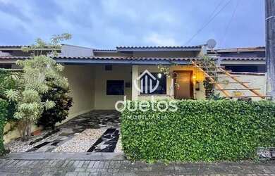 Imagem: A casa possui 2 Dormitórios, 1 Banheiro, 1 Vaga na garagem