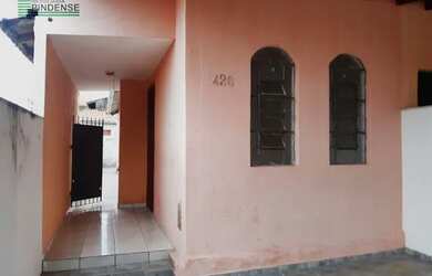 Imagem: A casa possui 2 Dormitórios, 1 Banheiro, 1 Vaga na garagem