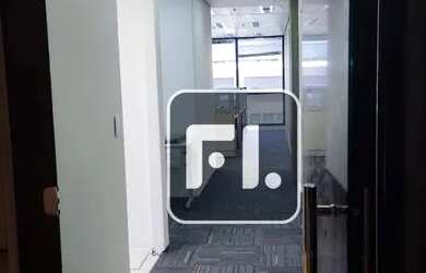 Imagem: O depósito possui 5 Vagas na garagem, 230m² de Área e está