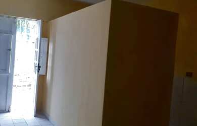 Imagem 4: Kitinete para moças. Guarda roupa