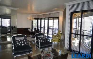 Imagem: O apartamento possui 4 Dormitórios, 5 Banheiros, 4 Vagas na