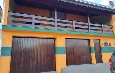 Imagem: A casa possui 2 Dormitórios, 2 Banheiros, 3 Vagas na garagem