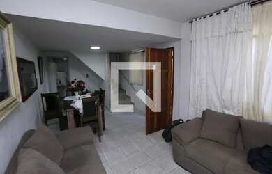 Imagem: A casa possui 2 Dormitórios, 2 Banheiros, 3 Vagas na garagem