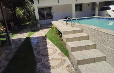 Imagem: A casa possui 5 Dormitórios, 4 Banheiros, 3 Vagas na garagem