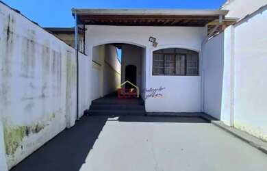 Imagem: A casa possui 2 Dormitórios, 1 Banheiro, 2 Vagas na garagem