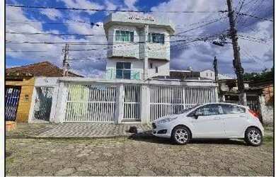 Imagem: A casa possui 3 Dormitórios, 1 Banheiro, 2 Vagas na garagem