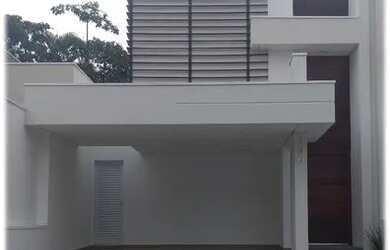 Imagem: A casa em condomínio possui 3 Dormitórios, 4 Banheiros, 2