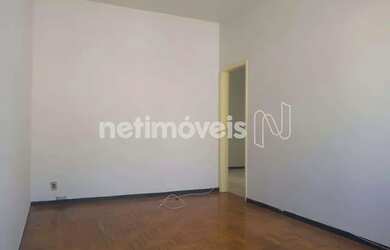 Imagem: O apartamento possui 3 Dormitórios, 1 Banheiro, 1 Vaga na garagem