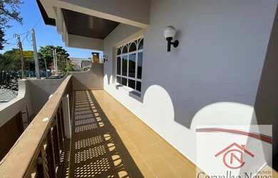 Imagem: A casa possui 3 Dormitórios, 3 Banheiros, 4 Vagas na garagem