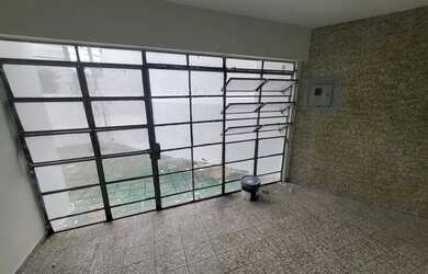 Imagem: A casa possui 3 Dormitórios, 3 Banheiros, 3 Vagas na garagem