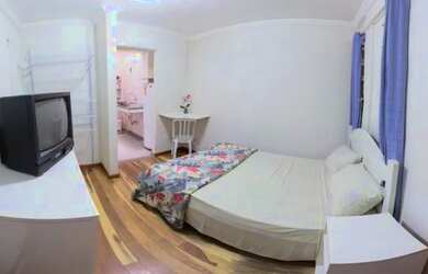 Imagem: A kitnet possui 1 Dormitório, 1 Banheiro, 1 Vaga na garagem