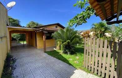 Imagem: A casa possui 2 Dormitórios, 2 Banheiros, 1 Vaga na garagem