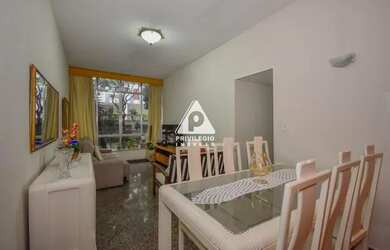 Imagem: O apartamento possui 3 Dormitórios, 1 Banheiro, 1 Vaga na garagem