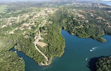 Imagem 2: Racho modesto ha 250 metros do lago Corumbá. Perto de Brasília e Goiânia