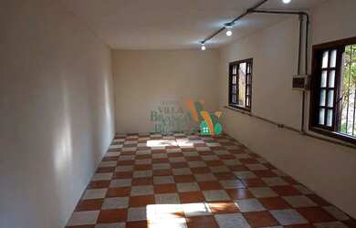 Imagem: A casa possui 3 Dormitórios, 2 Banheiros, 220m² de Área e