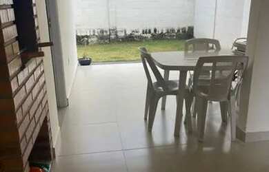 Imagem: A casa possui 3 Dormitórios, 3 Banheiros, 2 Vagas na garagem