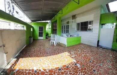 Imagem: A casa possui 2 Dormitórios, 1 Banheiro, 1 Vaga na garagem