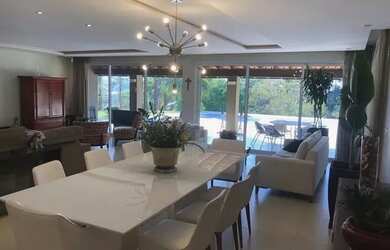 Imagem: A casa possui 4 Dormitórios, 4 Banheiros, 5.000m² de Área