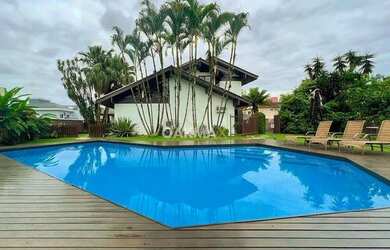 Imagem: A casa possui 4 Dormitórios, 5 Banheiros, 2 Vagas na garagem