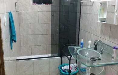 Imagem: A casa possui 4 Dormitórios, 3 Banheiros, 1 Vaga na garagem