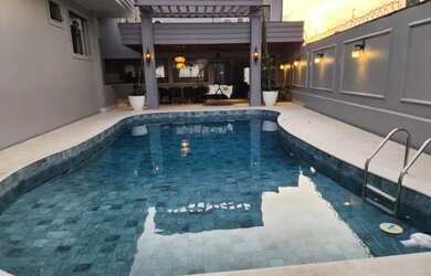 Imagem: A casa em condomínio à venda possui 5 Dormitórios, 5 Banheiros