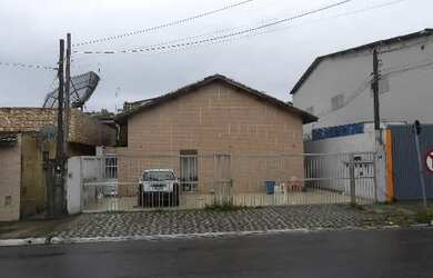 Imagem: A casa possui 1 Dormitório, 1 Banheiro, 1 Vaga na garagem e