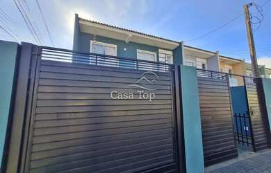 Imagem: A casa possui 3 Dormitórios, 3 Banheiros, 2 Vagas na garagem