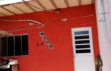 Imagem: A casa possui 3 Dormitórios, 2 Banheiros e 100m² de Área